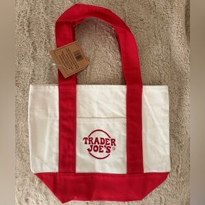 Viral Trader Joe’s mini tote